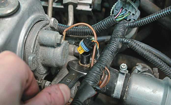 Замена охлаждающей жидкости и датчика температуры в рено логан