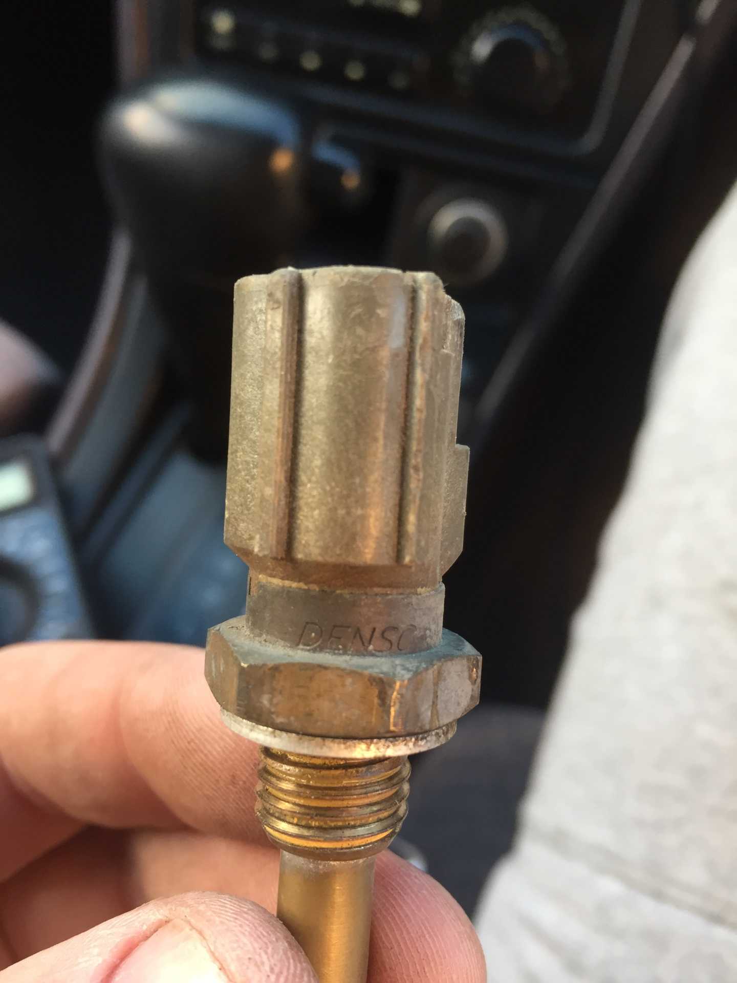 Датчики температуры рено логан: где находятся, замена