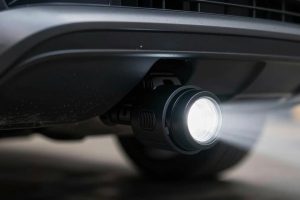 Небольшой GPS-трекер на магните под бампером автомобиля