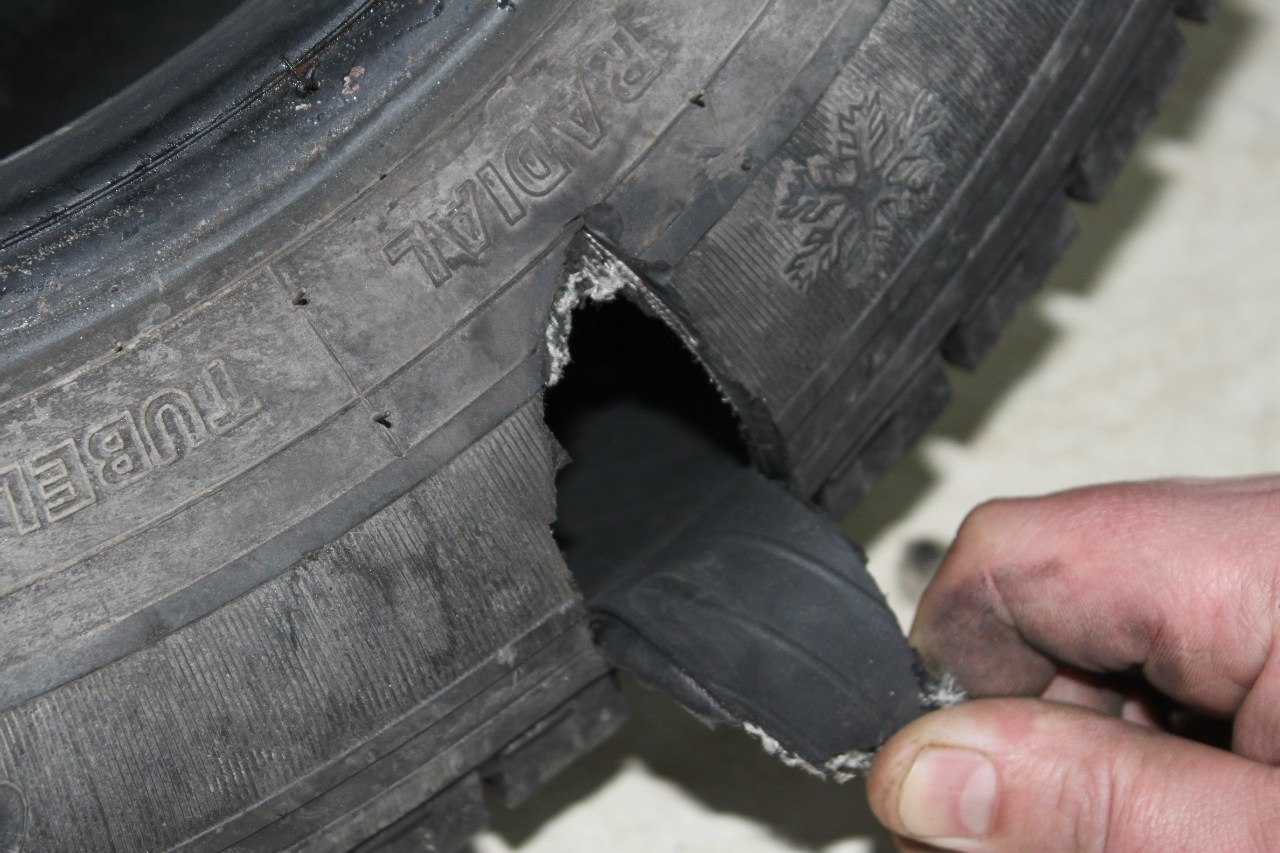 Ремонт бокового пореза шины в сервисе и самостоятельно