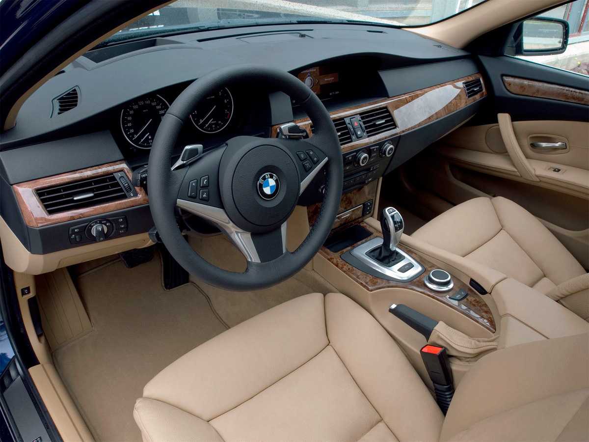 Прочитайте наш обзор про БМВ 5er 2022 Посмотрите фотографии и видео-ролики про BMW 5er