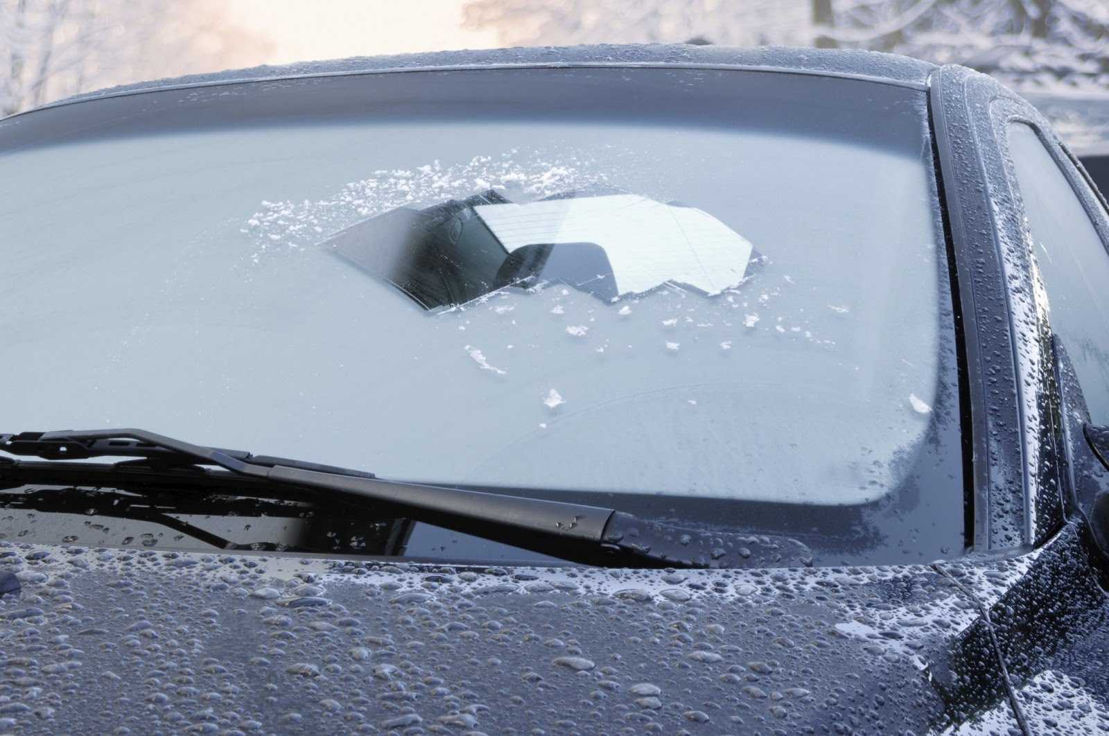 Замерзание боковых автомобильных зеркал – одна из неприятностей, с которой приходится сталкиваться автолюбителям в зимнее время Как справиться