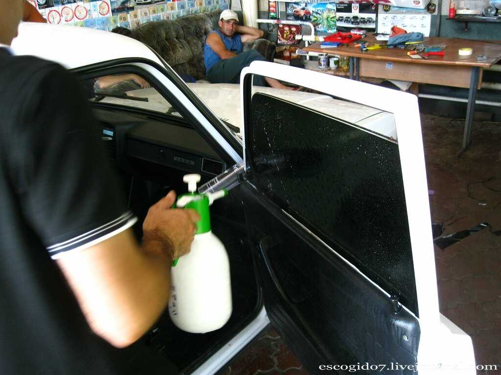 Пошаговая инструкция для проведения работ по тонировке стекол вашего автомобиля