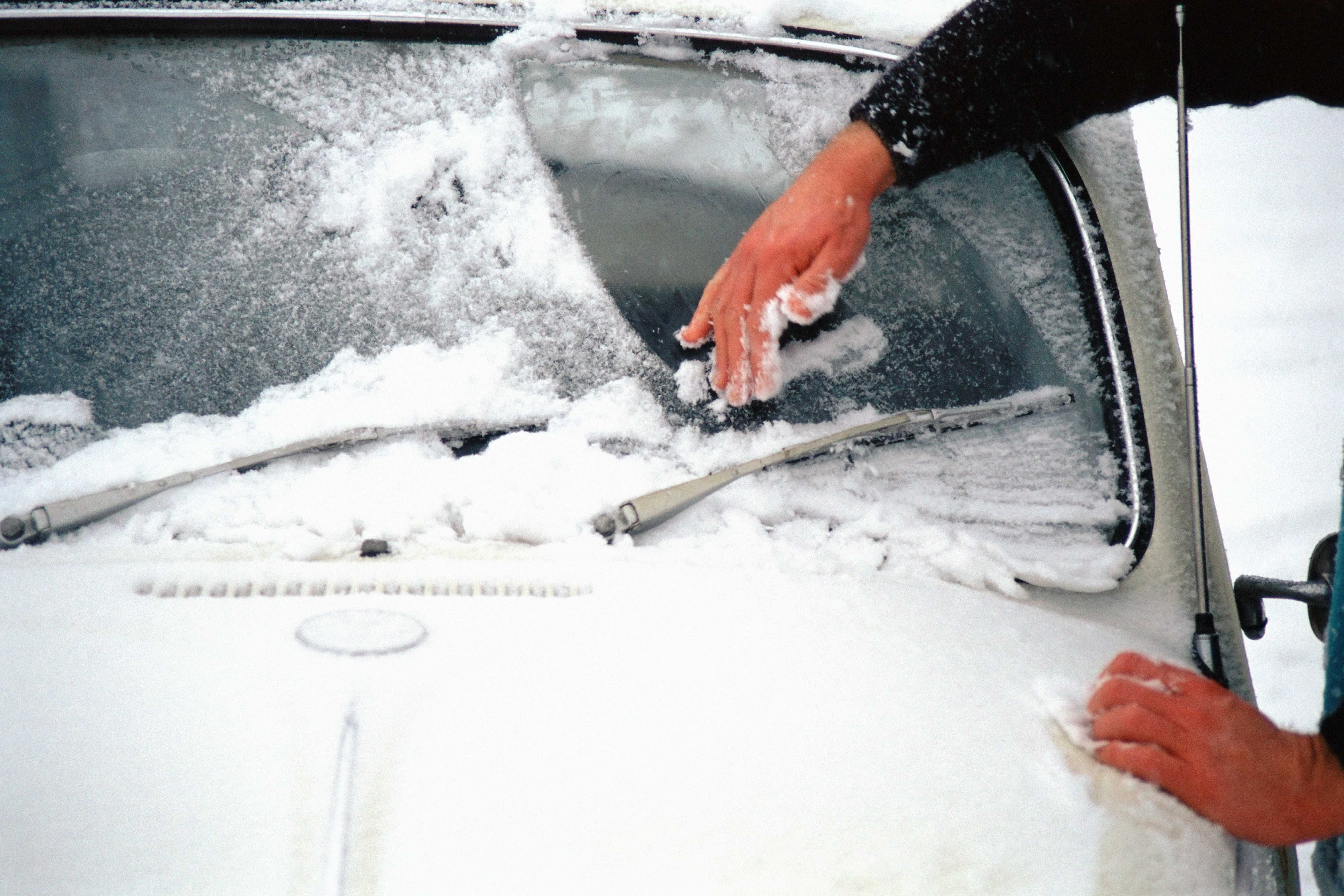 Как чистить машину от снега зимой - все о лада гранта
