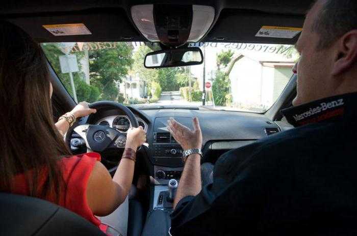 Как научиться самостоятельно водить машину с нуля: женщинам и мужчинам