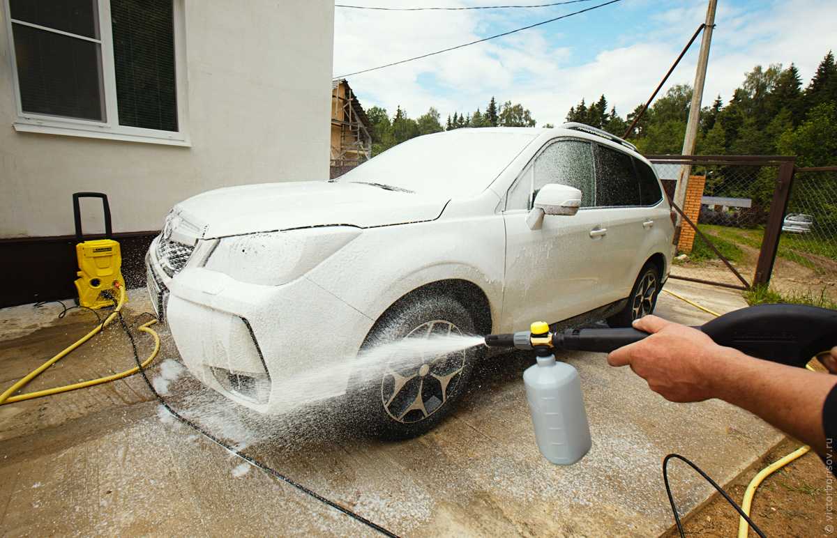 Как помыть машину самому и не нанести вред кузову?
