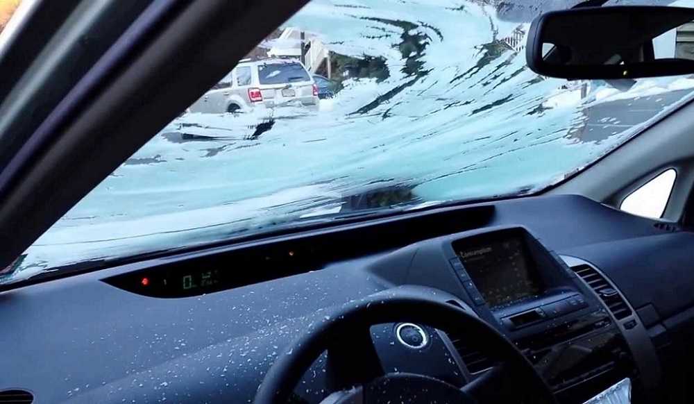 Как защитить автомобильные стекла от замерзания