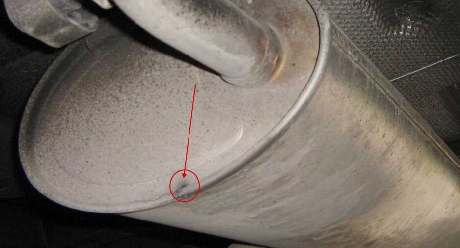 Почему из выхлопной трубы капает вода: признаком чего это является