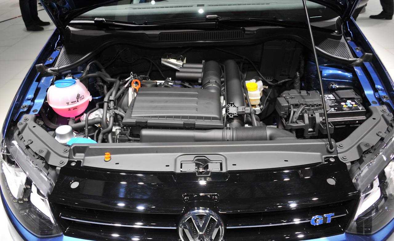 Фольксваген поло какой двигатель лучше. Фольксваген поло 1.6 105 л с двигатель. Volkswagen Polo 2017 двигатель. Двигатель Фольксваген поло седан CWVA. Двигатель Фольксваген поло седан 2012.
