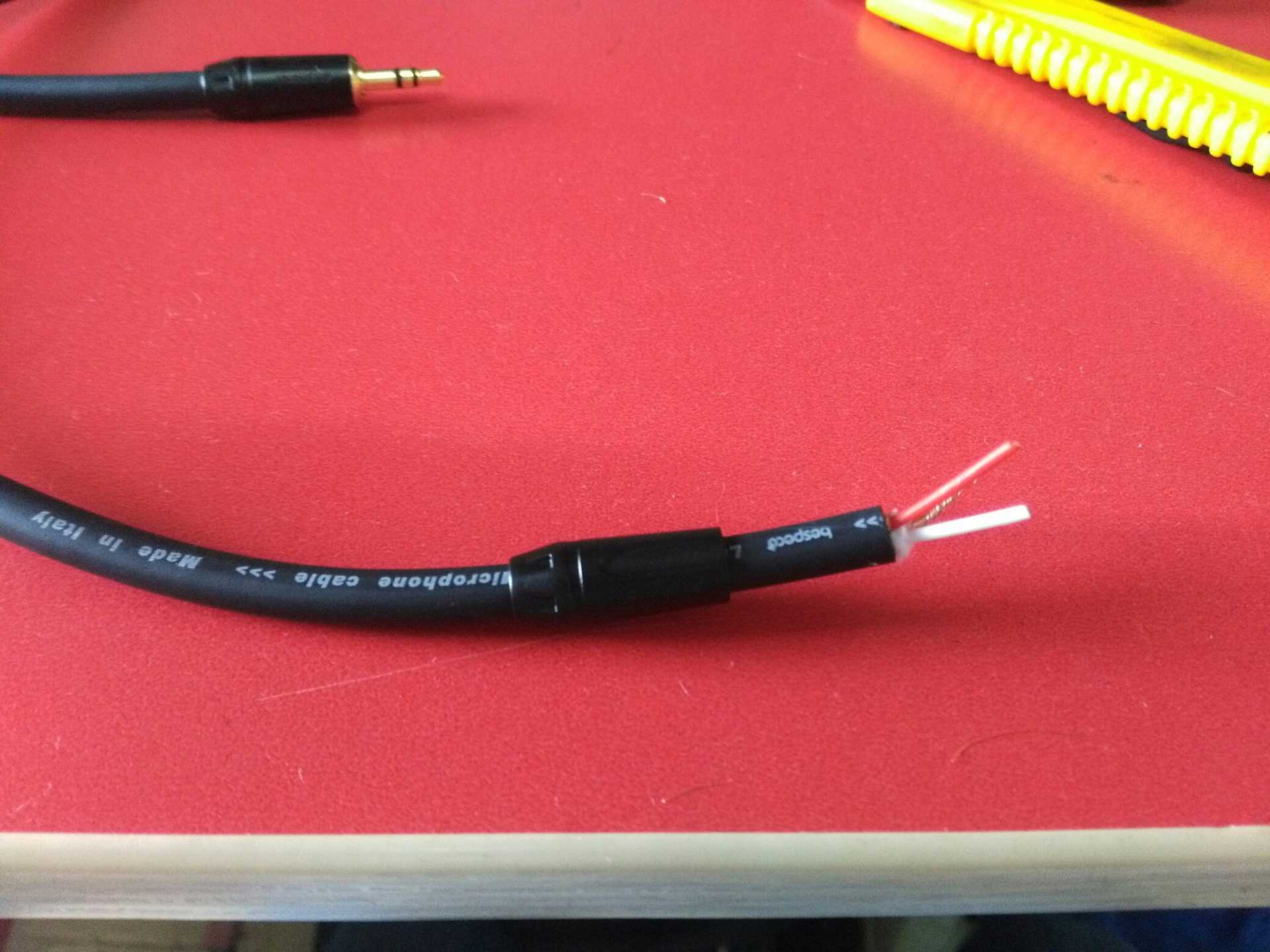 Aux для магнитолы: что это, для чего предназначен вывод и как подключить кабель к магнитоле в машине
