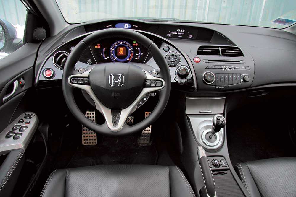 Honda civic автомат. Honda Civic 5d Interior. Honda Civic 2007 хэтчбек салон. Honda Civic 2006 хэтчбек салон. Honda Civic 5d 2008 панель.
